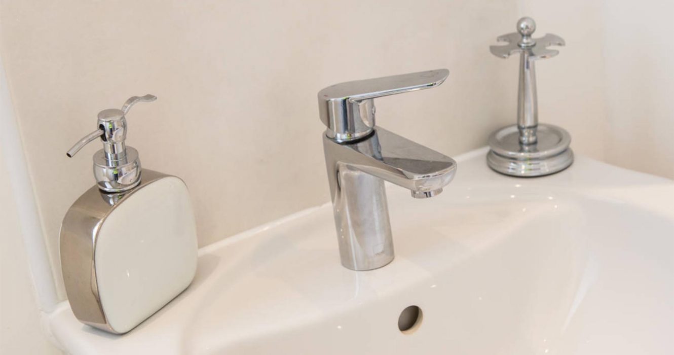 Roundswell new build home sink